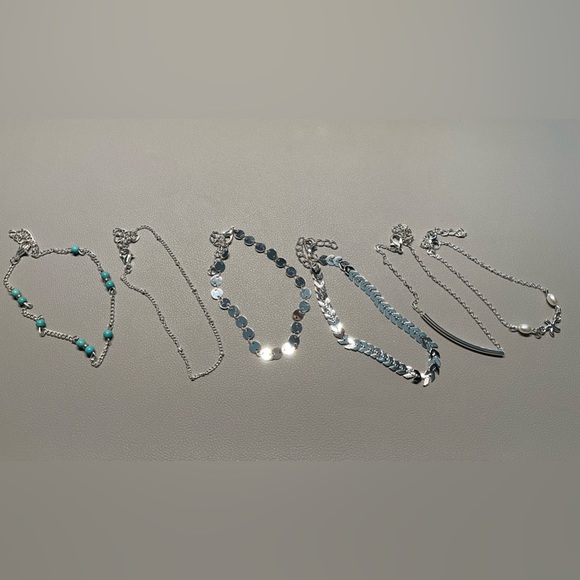 Assorted anklets - gold and silver - Picture 2 of 5